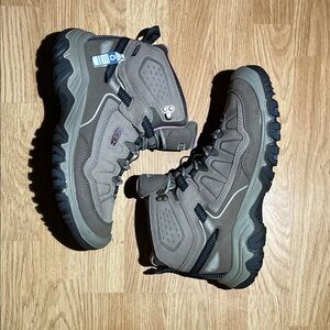 KEEN women’s outdoor hiking boots